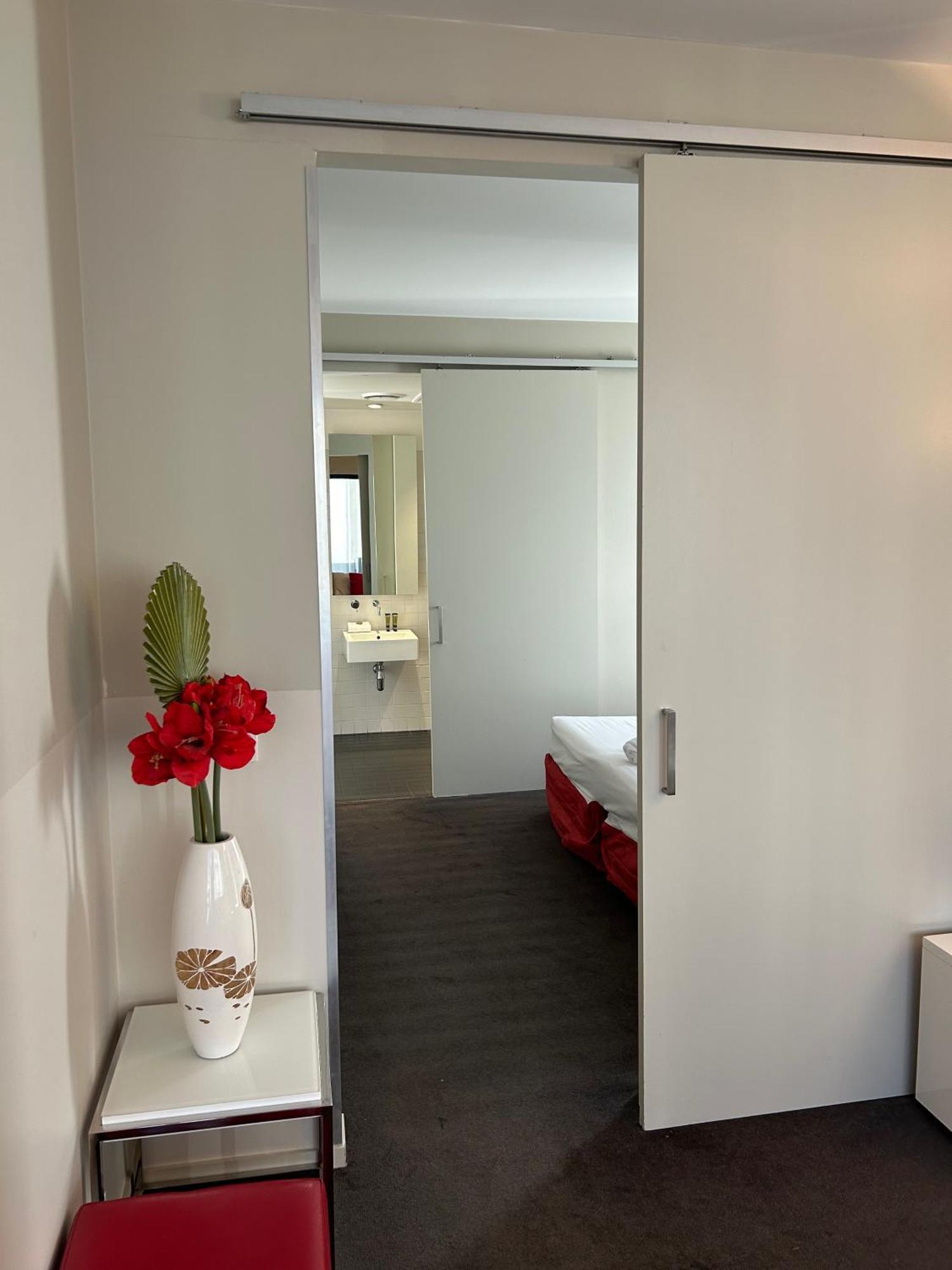Adele Apartment Hotel East Melbourne Eksteriør billede